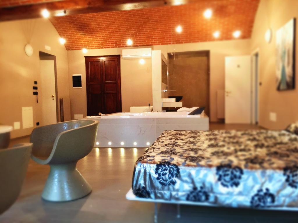 Le Lanterne Hotel Borgo San Dalmazzo Szoba fotó