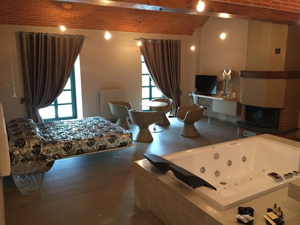 Le Lanterne Hotel Borgo San Dalmazzo Szoba fotó