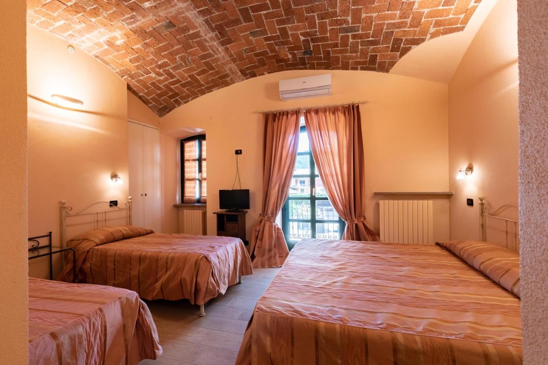 Le Lanterne Hotel Borgo San Dalmazzo Kültér fotó