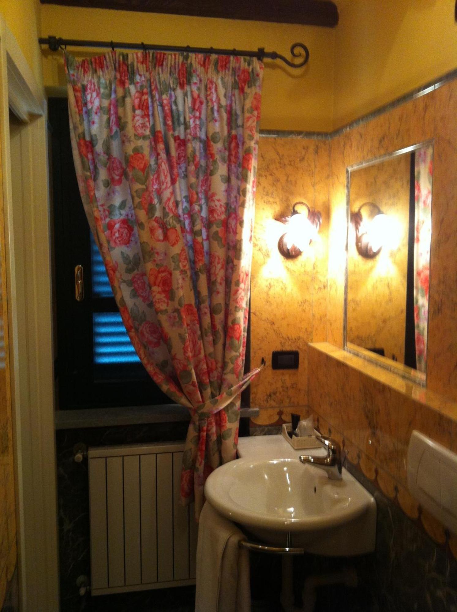 Le Lanterne Hotel Borgo San Dalmazzo Kültér fotó
