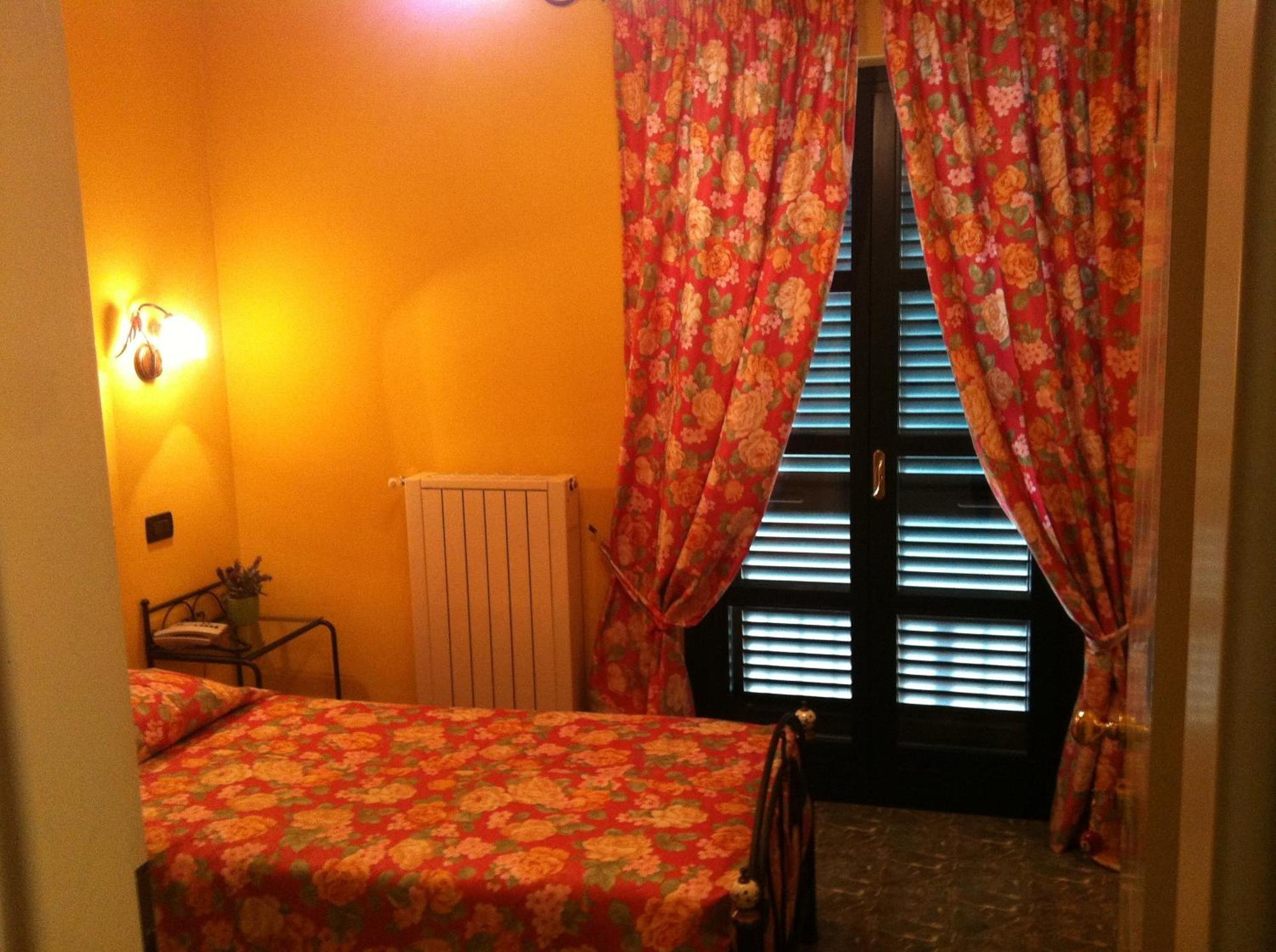 Le Lanterne Hotel Borgo San Dalmazzo Kültér fotó