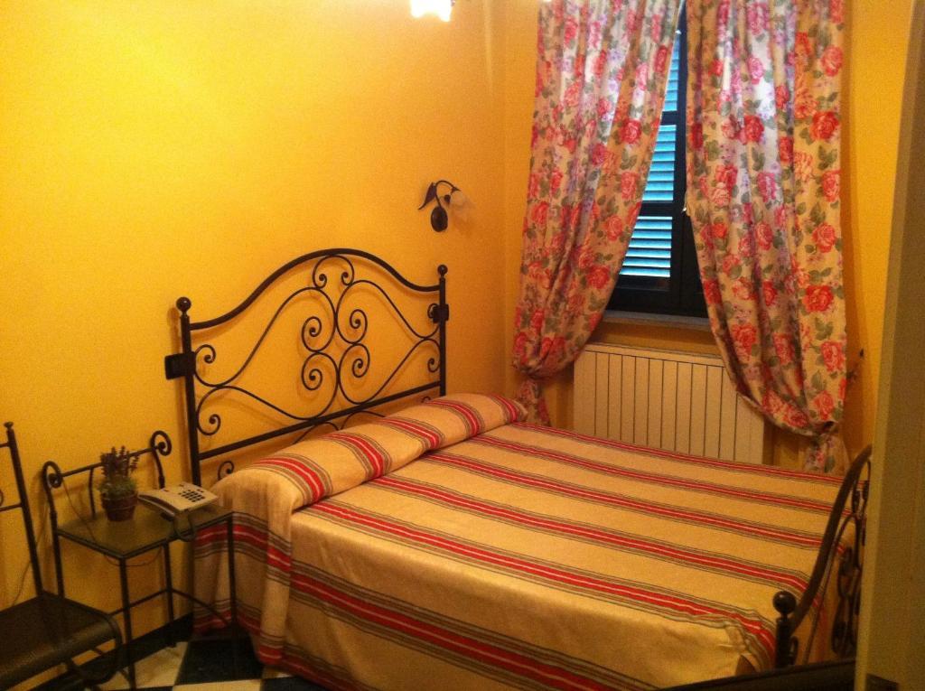 Le Lanterne Hotel Borgo San Dalmazzo Szoba fotó